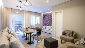 En 40-tommers TV med Parabol-TV