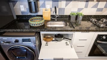 Basic Apartment | Private kitchen