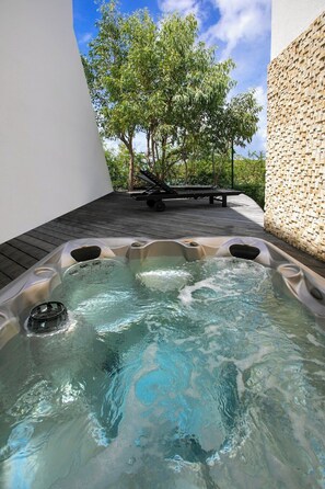 Outdoor spa tub - Lagoon  (Apt1) Sea view, Garden, Terrace (Sint Maarten)