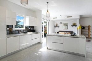 Fridge, microwave, oven, stovetop - Garden (Apt6) Terrace & Garden, Sea View, Pool View # 2 bedrooms (Sint Maarten)