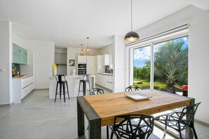 Dining - Garden (Apt6) Terrace & Garden, Sea View, Pool View # 2 bedrooms (Sint Maarten)