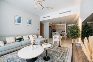 TV - New! Luxurious stay Dubai Creek Balcony & View (Dubai)