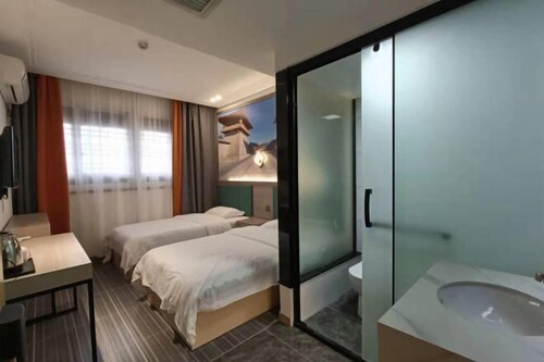 Ruining Hotel ( Xiangyang Gucheng North Street Branch)