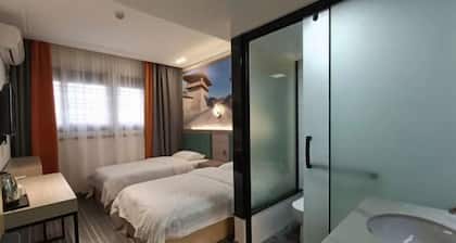 Ruining Hotel ( Xiangyang Gucheng North Street Branch)