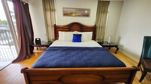 Come and enjoy our comfortable king-sized bed 