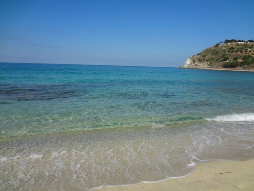 APARTMENT B 100 METERS FROM THE BEACH.