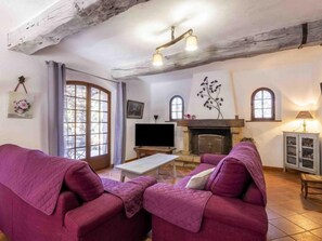 Televisie en een open haard