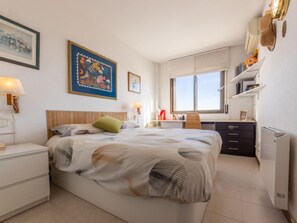 2 bedrooms, iron/ironing board, Internet