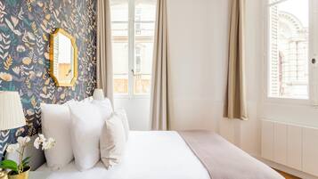 3 sovrum, skrivbord, strykjärn/strykbräda och resesäng