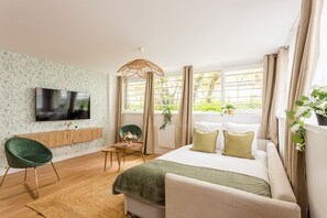 8 habitaciones, escritorio y tabla de planchar con plancha 