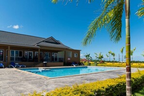Piscina a l'aire lliure 