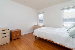 3 Schlafzimmer, Bügeleisen/Bügelbrett, WLAN, Bettwäsche
