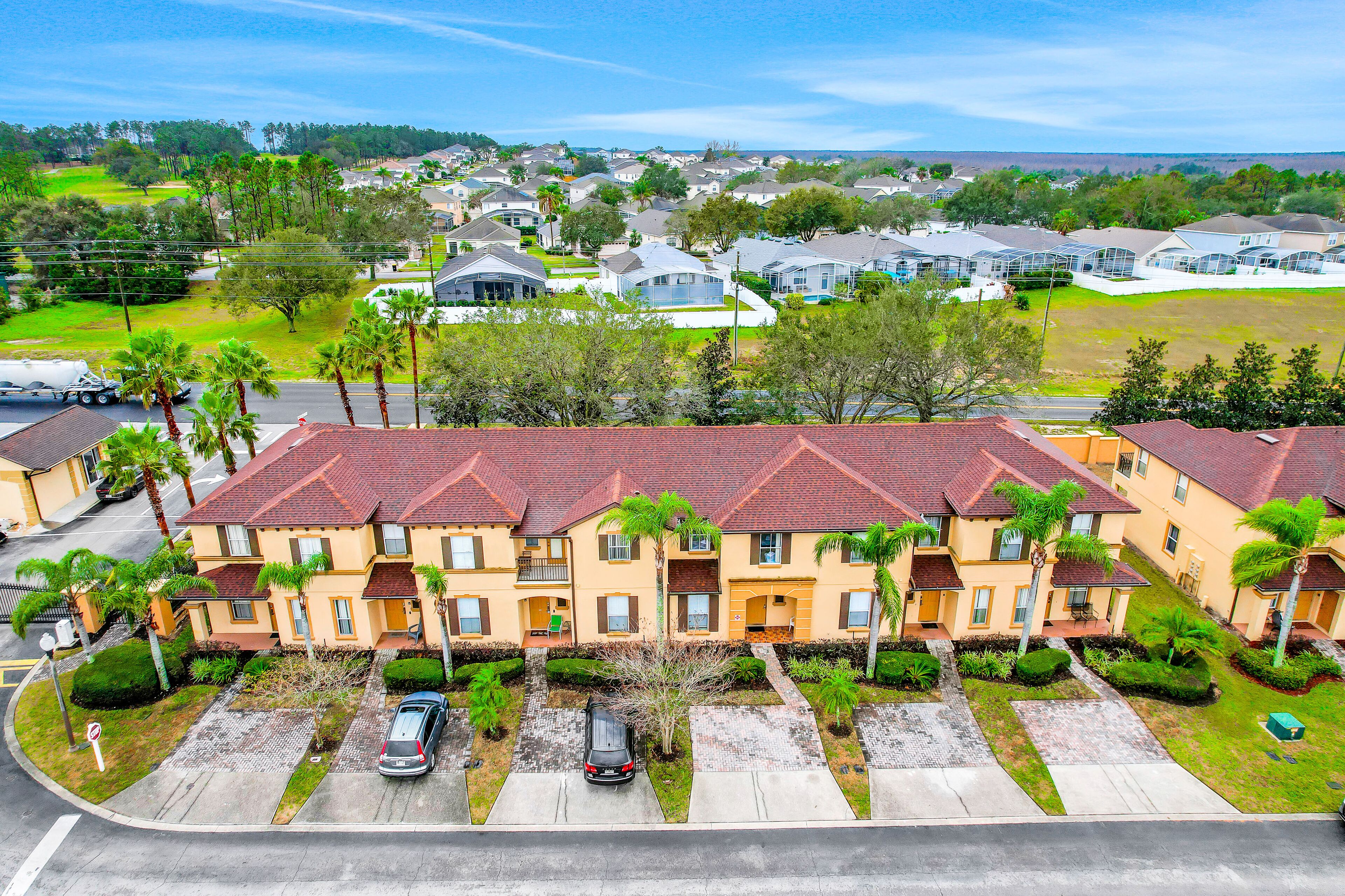 Lovely townhouse with pool, hot tub, tennis, washer/dryer, & dog-friendly