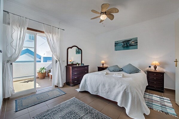 3 bedrooms, iron/ironing board, travel crib, free WiFi