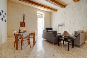 TV - Comfy 2 BR Flat in the Heart of Valletta (Valletta)