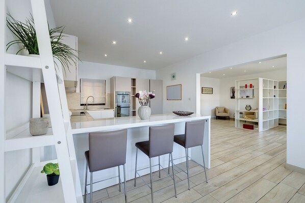 Interior - Stylish 3 Bedroom Holiday Apartment in St Julian's (Paceville)