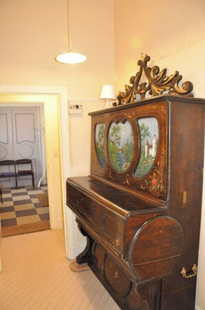 Interior - Studio with terrace prime location (Vichy)