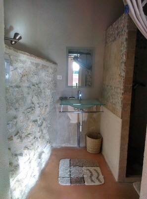 Hair dryer - MAZET OF CHARACTER between vineyards and olive trees (Cournonsec)