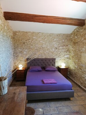2 bedrooms, in-room safe, iron/ironing board, travel cot - MAZET OF CHARACTER between vineyards and olive trees (Cournonsec)