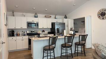 Frigorífic, microones, forn i placa de cuina