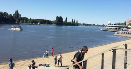 Studio located on Lac d'Allier, 5mn from town center.