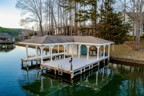 Marina - Lake Anna Waterfront Oasis w/ firepit,boat dock, dog friendly (Mineral)