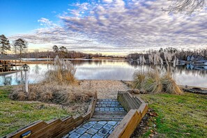 Property grounds - Lake Anna Waterfront Oasis w/ firepit,boat dock, dog friendly (Mineral)