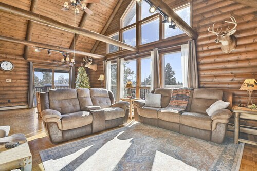 Hot tub Cabin, GAME ROOM, Pikes Peak Views