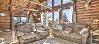 Hot tub Cabin, GAME ROOM, Pikes Peak Views