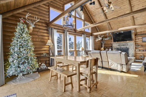 Family friendly, Hot tub, GAME ROOM, Pikes Peak Views