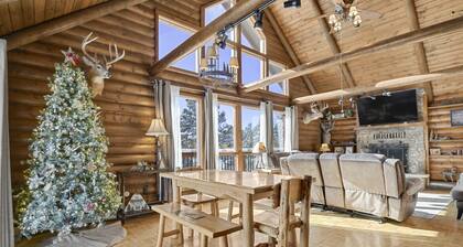 Family friendly, Hot tub, GAME ROOM, Pikes Peak Views