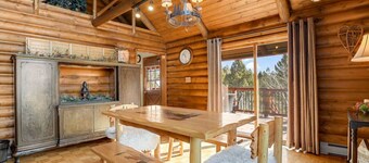 Family friendly, Hot tub, GAME ROOM, Pikes Peak Views