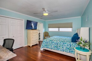 3 bedrooms, desk, free WiFi, bed sheets