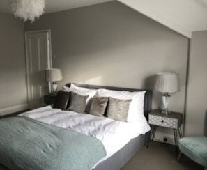 8 Schlafzimmer, Bügeleisen/Bügelbrett, Reisekinderbett, WLAN