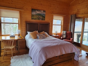 3 bedrooms, desk, WiFi, bed sheets
