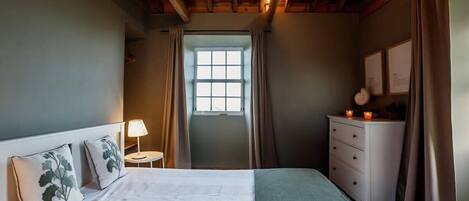 4 soverom, skrivebord, strykejern/-brett og wi-fi