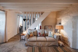 Unclassified image, 2 of 31, button