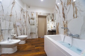 Suite | Bathroom