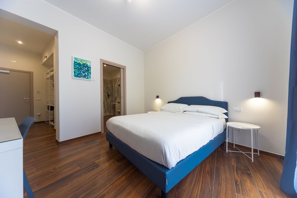 Suite | Minibar, desk, blackout drapes, soundproofing