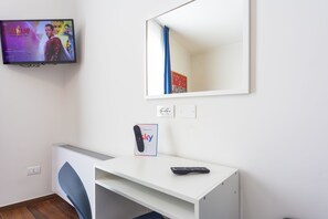 Phòng 4 Junior | Minibar, bàn, màn/rèm cản sáng, phòng cách âm 