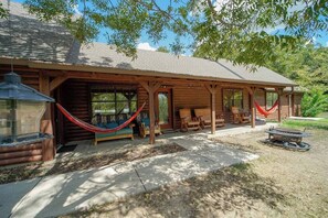 Terrace/patio - Outlet Premium/15 minutes away San Marcos/ Spring break on the river. (Martindale)