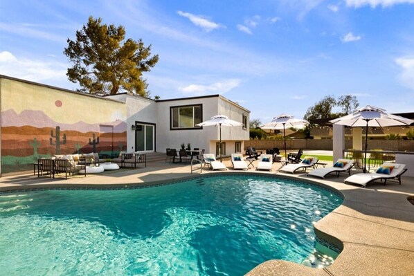 Piscine extérieure, piscine chauffée