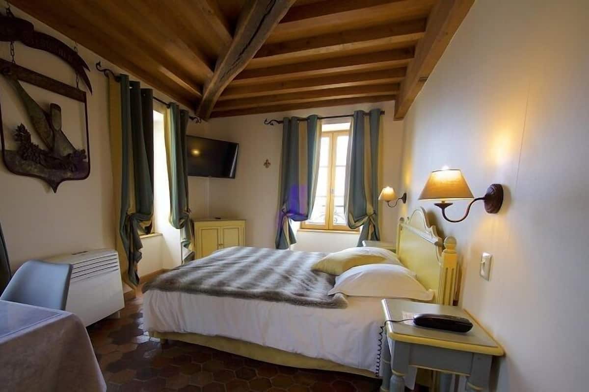 Superior kamer | Een bureau, gratis wifi, beddengoed