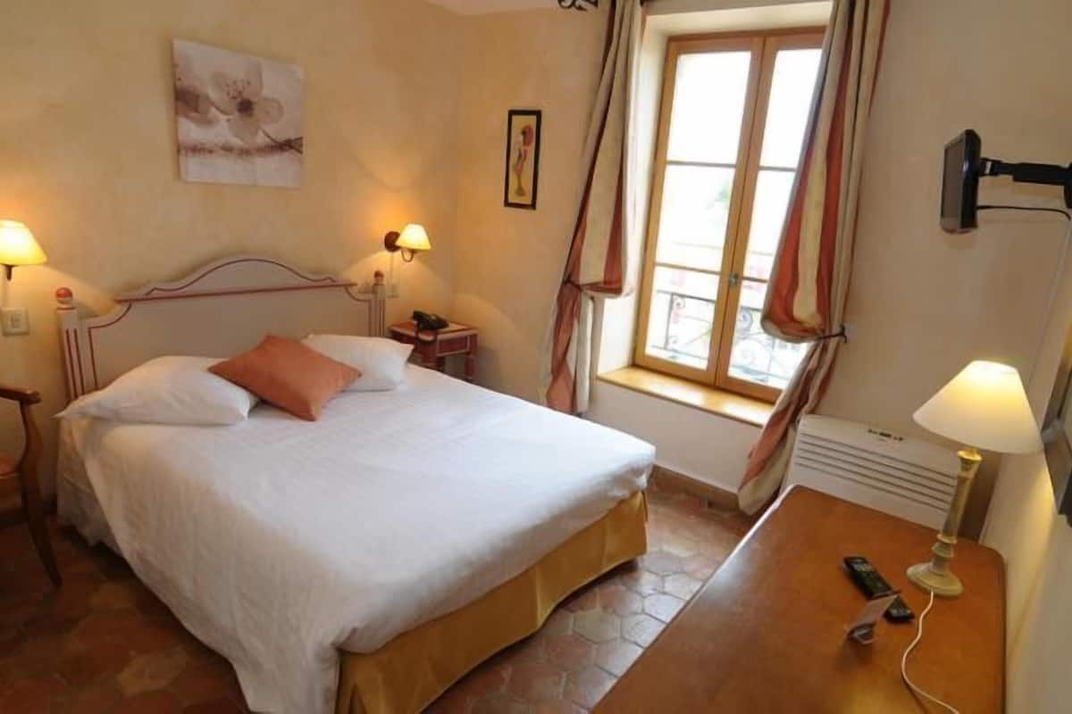 Klassieke kamer | Een bureau, gratis wifi, beddengoed