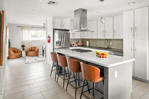 Fridge, microwave, oven, stovetop - The Aria - 4BR/3BA Oasis with Heated Pool, Spa & Fun Games (Scottsdale)