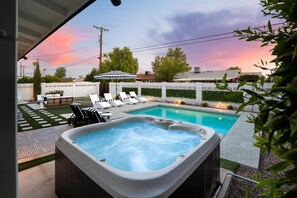 Terrace/patio - The Aria - 4BR/3BA Oasis with Heated Pool, Spa & Fun Games (Scottsdale)