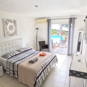 5 bedrooms, iron/ironing board, travel crib, free WiFi - Rental Residence Peylon with swimming pool terrace garden patio in a quiet area (Flayosc)