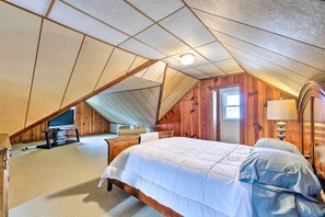 2 bedrooms, iron/ironing board, free Internet, bed sheets