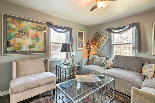 Télévision, cheminée, table de tennis de table