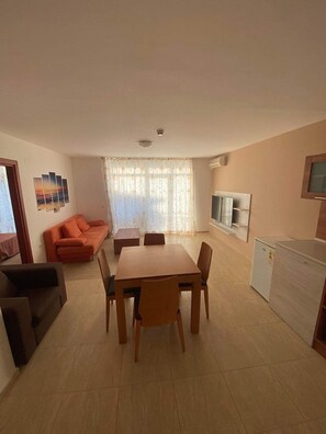 Living area - Charming 1-bed flat Sunny Beach (Sunny Beach, Burgas Province, Bulgaria)